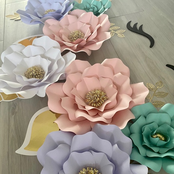 Unicorn & Paper Flower Decor - Picture 4 of 4